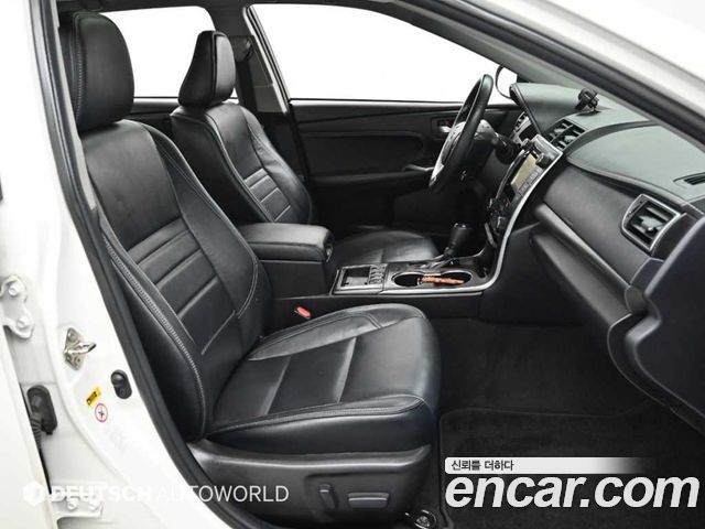 Toyota Camry 2017 — photo 10