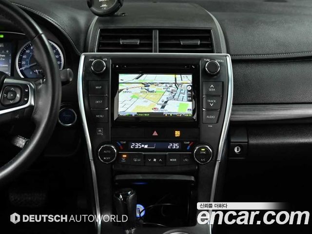 Toyota Camry 2017 — photo 14