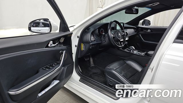 Kia Stinger 2018 — photo 10