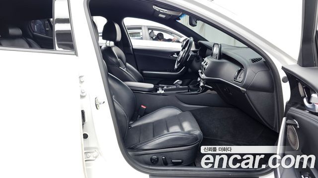 Kia Stinger 2018 — photo 11