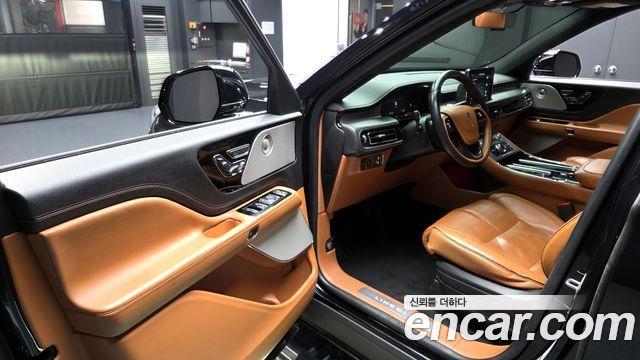 Lincoln Aviator 2023 — photo 11