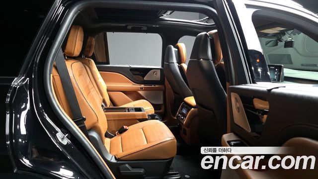 Lincoln Aviator 2023 — photo 12