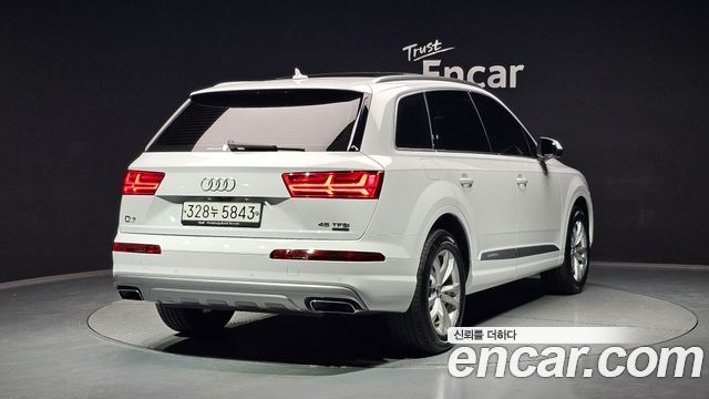Audi Q7 2019 — photo 2