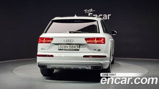 Audi Q7 2019 — photo 4