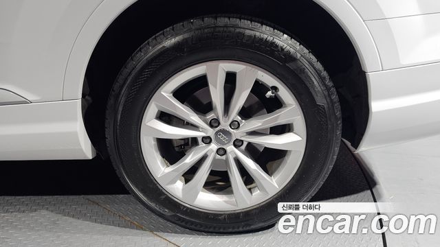 Audi Q7 2019 — photo 5
