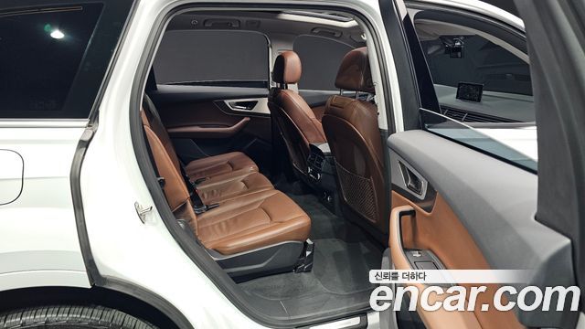 Audi Q7 2019 — photo 11