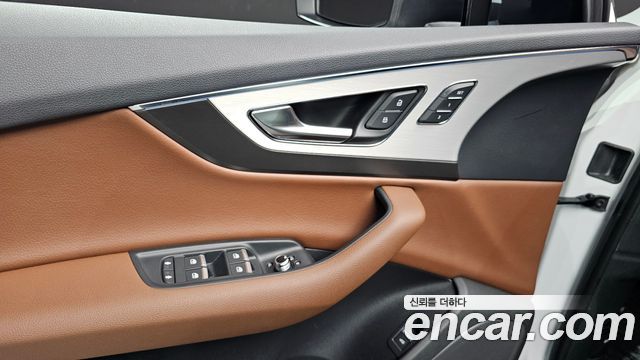 Audi Q7 2019 — photo 17