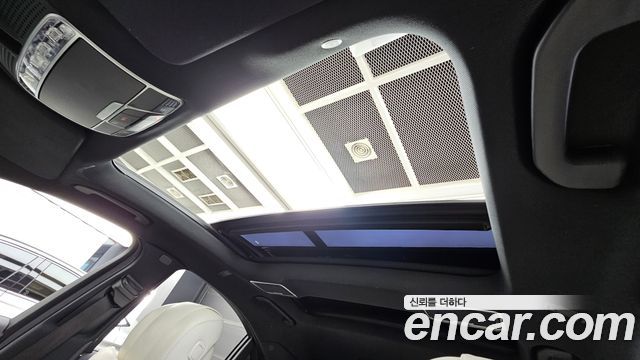 Mercedes-Benz S-Class 2019 — photo 18