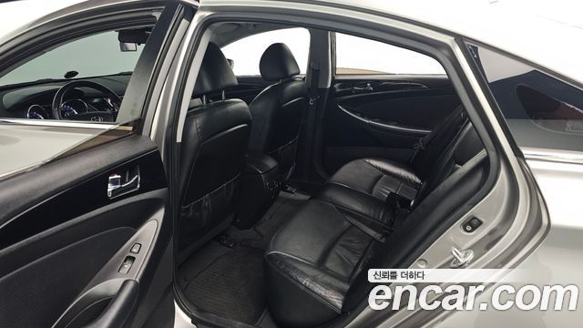 Hyundai Sonata 2010 — photo 12