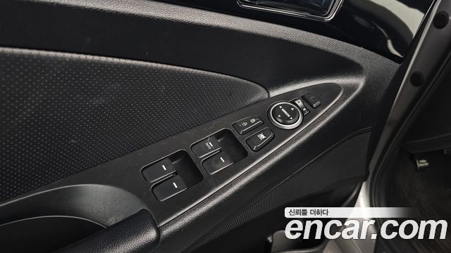 Hyundai Sonata 2010 — photo 17