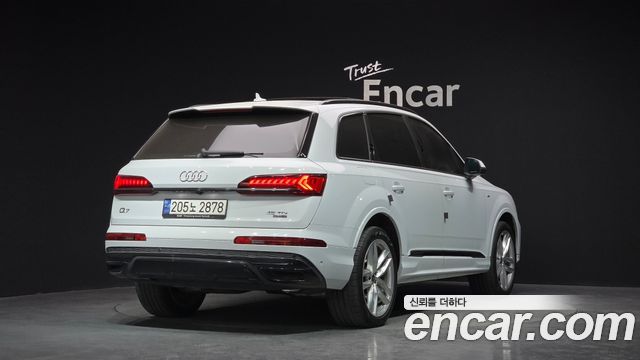 Audi Q7 2023 — photo 2