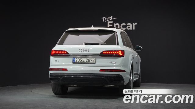 Audi Q7 2023 — photo 4