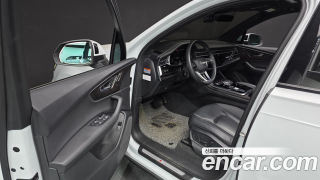 Audi Q7 2023 — photo 10