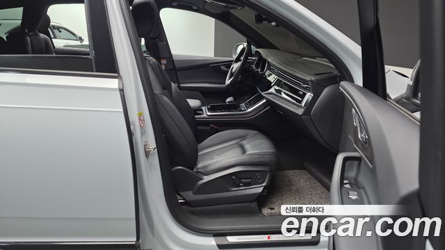 Audi Q7 2023 — photo 11