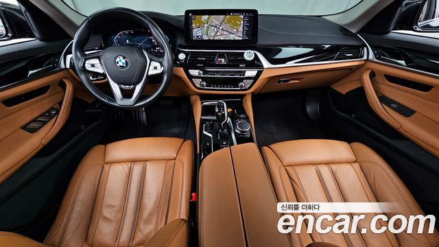 BMW 5-Series 2022 — photo 10
