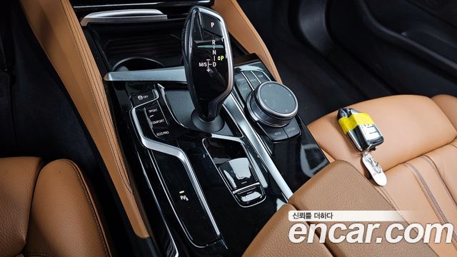BMW 5-Series 2022 — photo 12
