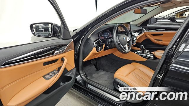 BMW 5-Series 2022 — photo 13