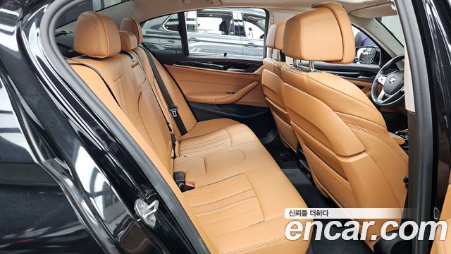 BMW 5-Series 2022 — photo 18