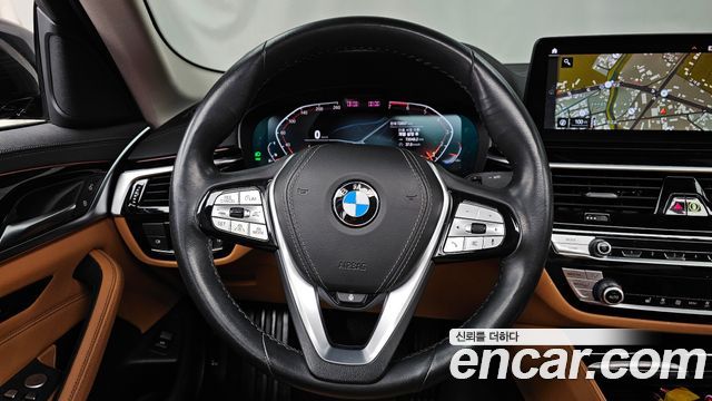 BMW 5-Series 2022 — photo 19