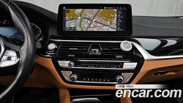 BMW 5-Series 2022 — photo 20