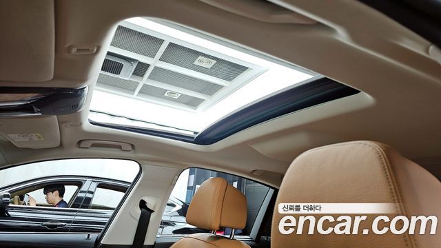 BMW 5-Series 2022 — photo 25