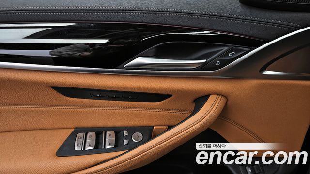 BMW 5-Series 2022 — photo 16