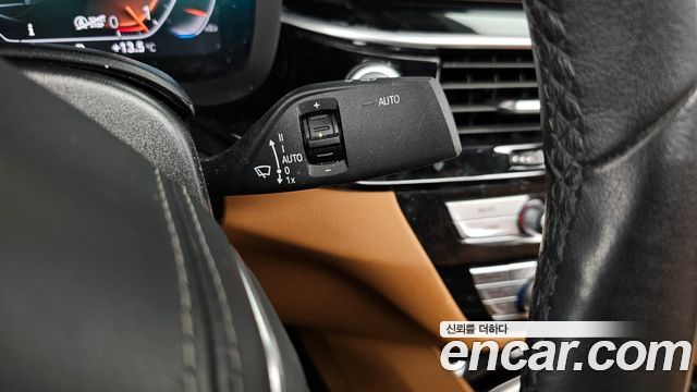 BMW 5-Series 2022 — photo 29