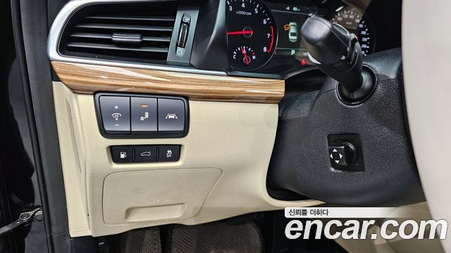 Kia K7 2016 — photo 17