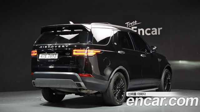 Land Rover Discovery 2018 — photo 2