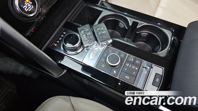 Land Rover Discovery 2018 — photo 9