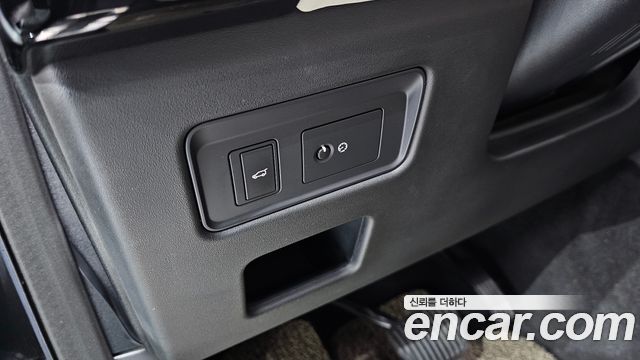 Land Rover Discovery 2018 — photo 12