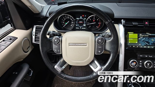 Land Rover Discovery 2018 — photo 13