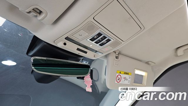 Land Rover Discovery 2018 — photo 14
