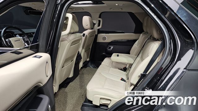 Land Rover Discovery 2018 — photo 16