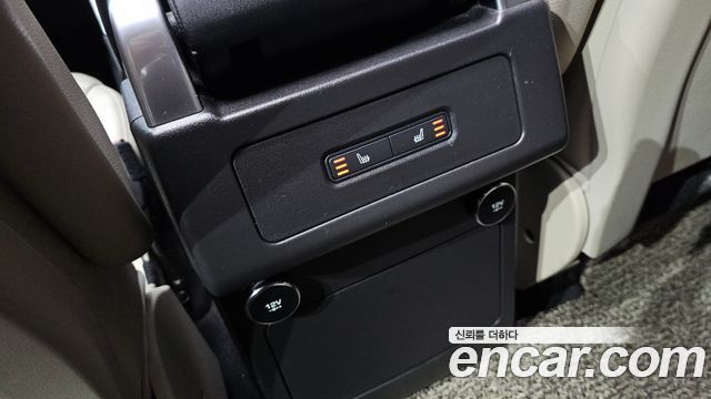 Land Rover Discovery 2018 — photo 17