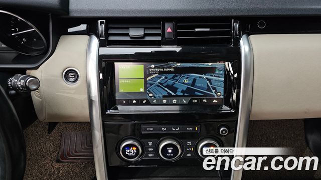 Land Rover Discovery 2018 — photo 18