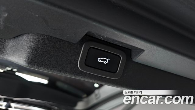 Land Rover Discovery 2018 — photo 19