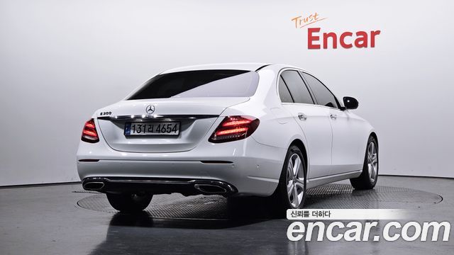 Mercedes-Benz E-Class 2017 — photo 2