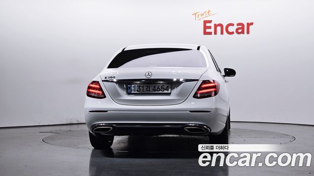 Mercedes-Benz E-Class 2017 — photo 4