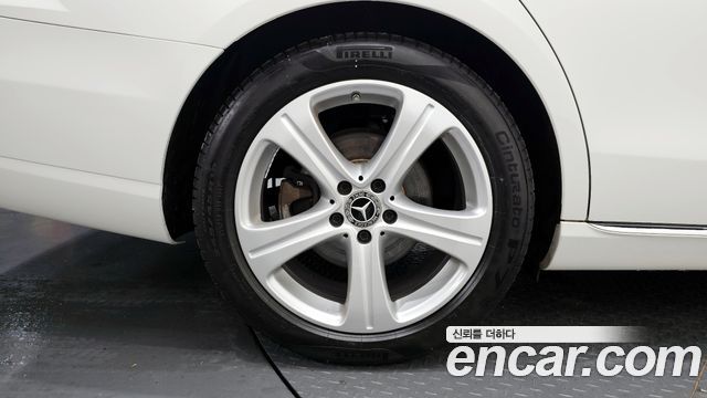 Mercedes-Benz E-Class 2017 — photo 5