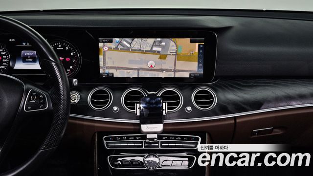 Mercedes-Benz E-Class 2017 — photo 19
