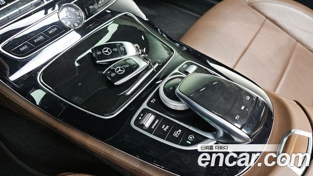 Mercedes-Benz E-Class 2017 — photo 22