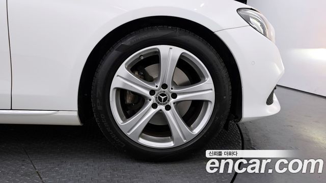 Mercedes-Benz E-Class 2017 — photo 7