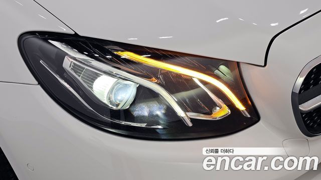 Mercedes-Benz E-Class 2017 — photo 8