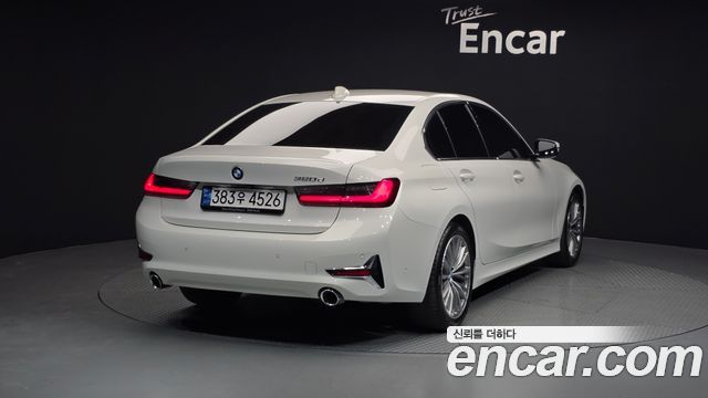 BMW 3-Series 2022 — photo 2