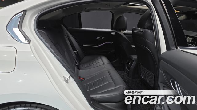 BMW 3-Series 2022 — photo 12