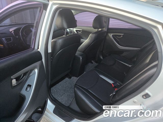 Hyundai AVANTE 2013 — photo 9