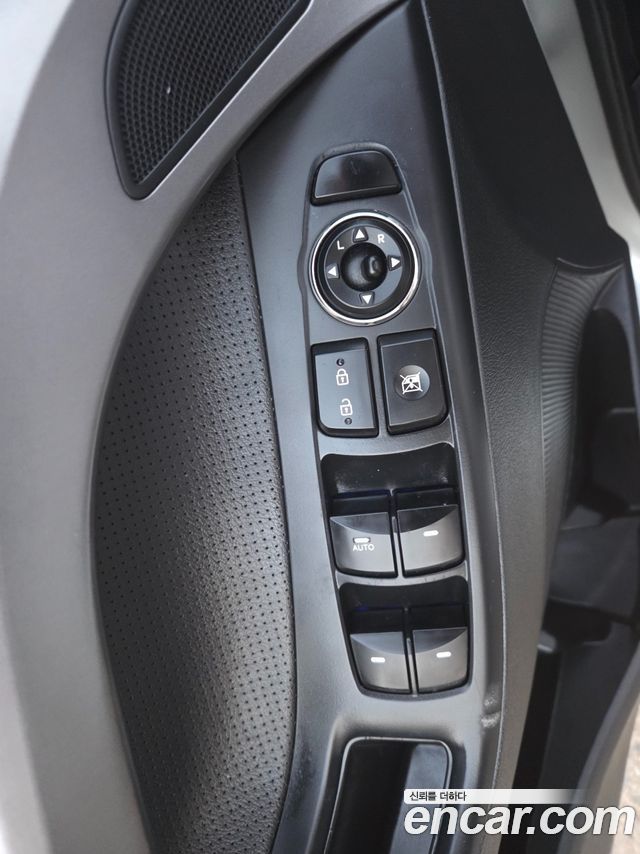 Hyundai AVANTE 2013 — photo 11