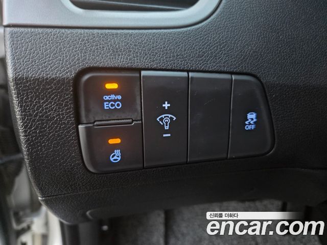 Hyundai AVANTE 2013 — photo 12