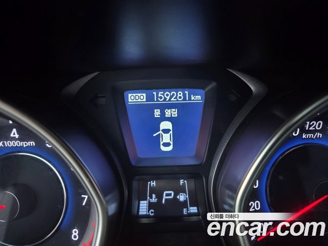 Hyundai AVANTE 2013 — photo 13
